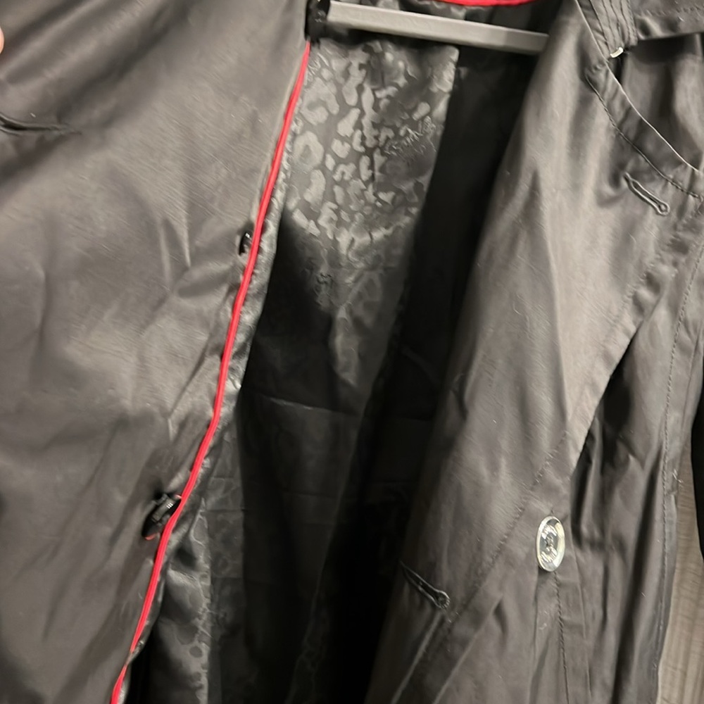 Limited Rain Coat Women’s Petite size small excellent used condition. Pockets - Picture 4 of 10